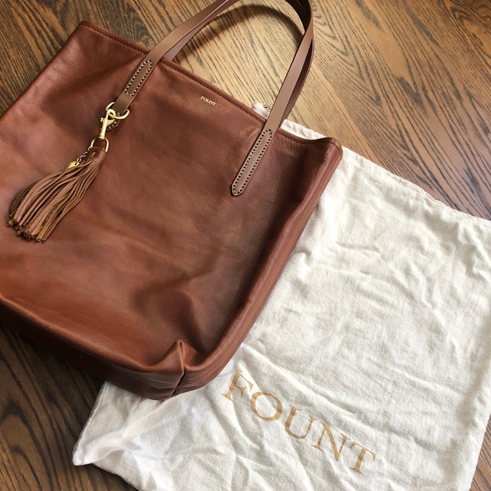 Fount leather grand bellfield tote like new hazelnut comes with tassel keychain - Picture 2 of 8